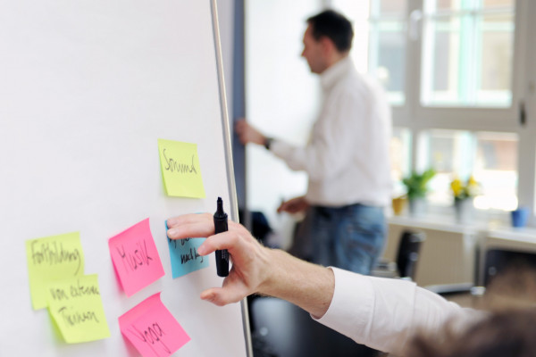 Brain­stor­ming – Impulse für eine erfolg­rei­che Ideen­ent­wick­lung im Team