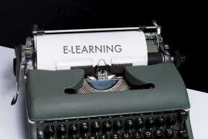 Foto mit einer Schreibmaschine zum Thema "E-Learning"